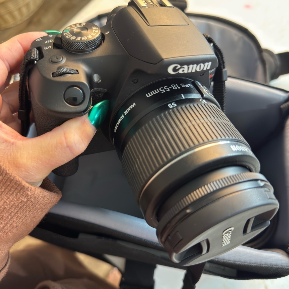 Canon t7 Black DSLR with 18-55mm Lens